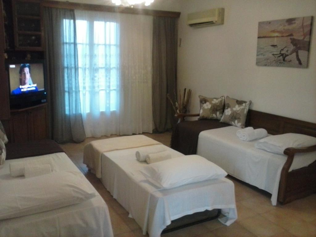 Athineos Apartment *