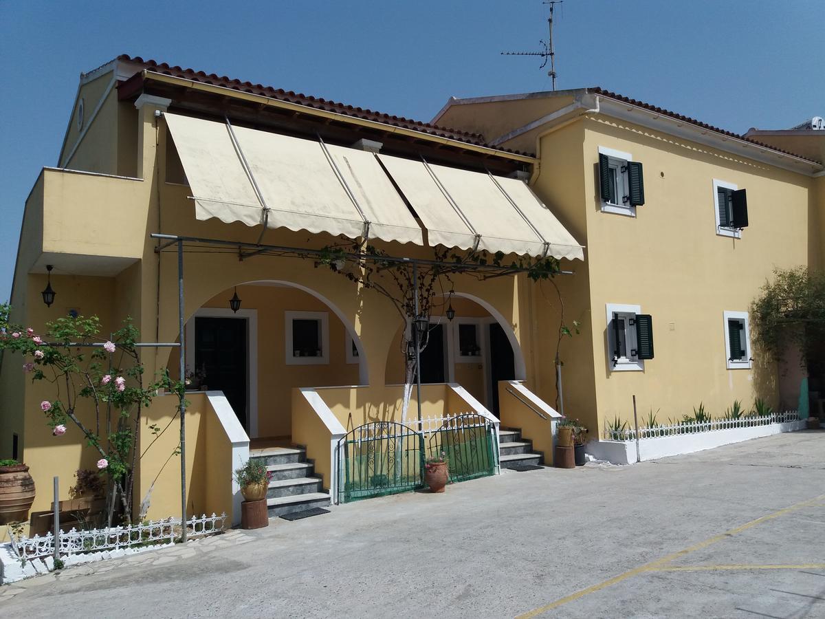 Athineos Apartment *